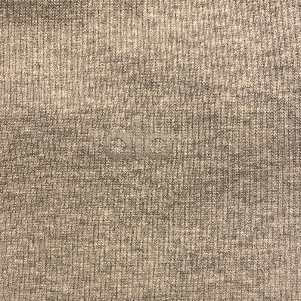 ALO Yoga Women's XL tank with built in bra - Picture 4 of 4